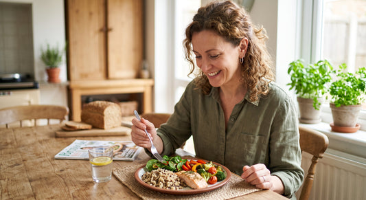 Balanced low-GI meal with wholegrains, vegetables and protein for blood sugar support
